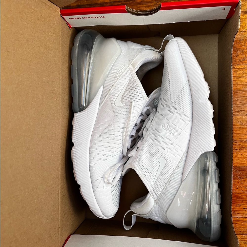 Nike Air Max 270 Big Kids 6 or Womens 8 Like New